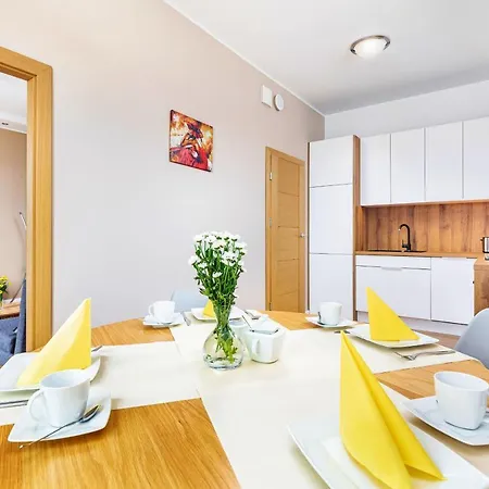 Platan Tower Baltic & 아파트 슈비노우이스쳬