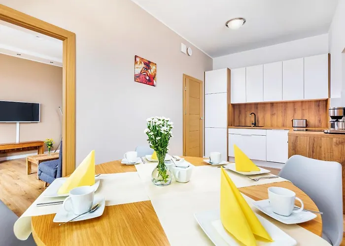 Platan Tower Baltic & 아파트 슈비노우이스쳬