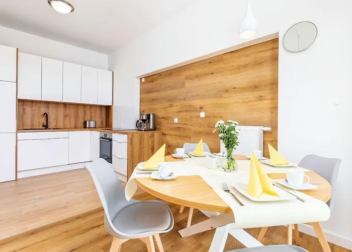 Platan Tower Baltic & 아파트 슈비노우이스쳬